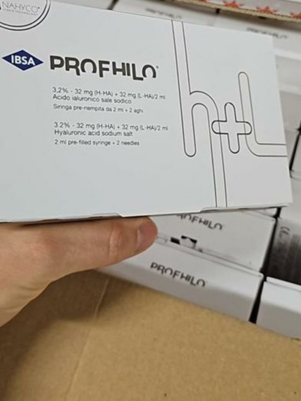 PROFHILO H+L Stimulates collagen and easticity. Firming lifting effect